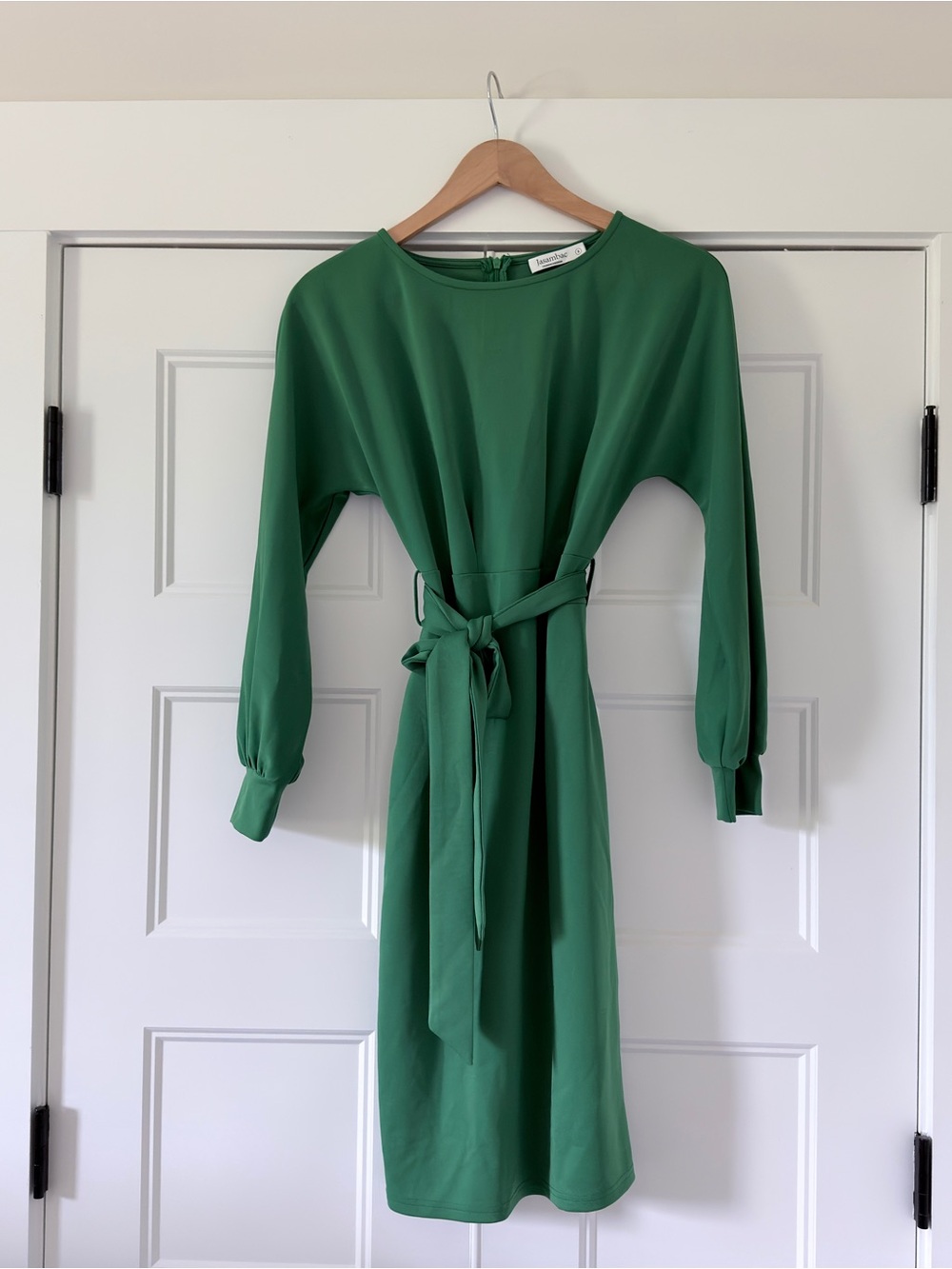 Green Long Sleeve Belted Dress — Classic Silhouette Small